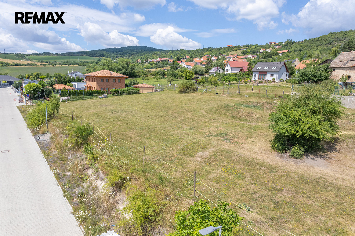 Prodej stavebního pozemku 1 042 m² – pohled 5