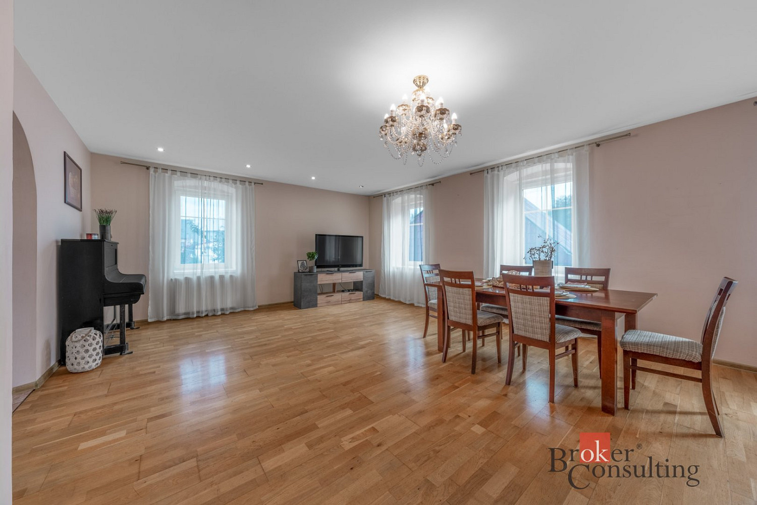 Prodej domu 450 m² s pozemkem 692 m² – fotografie 3
