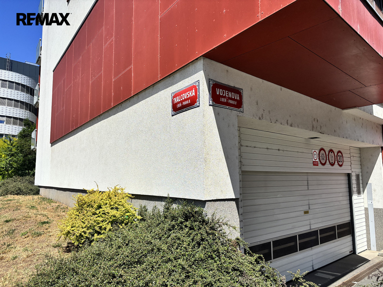 Pronájem garážového stání 15 m2, praha 8- palmovka — photo 3