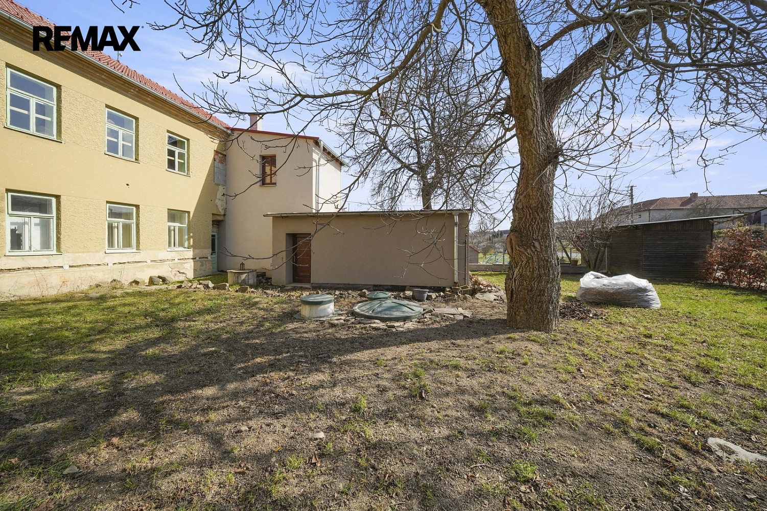 Prodej domu 407 m² s pozemkem 757 m² - View 2