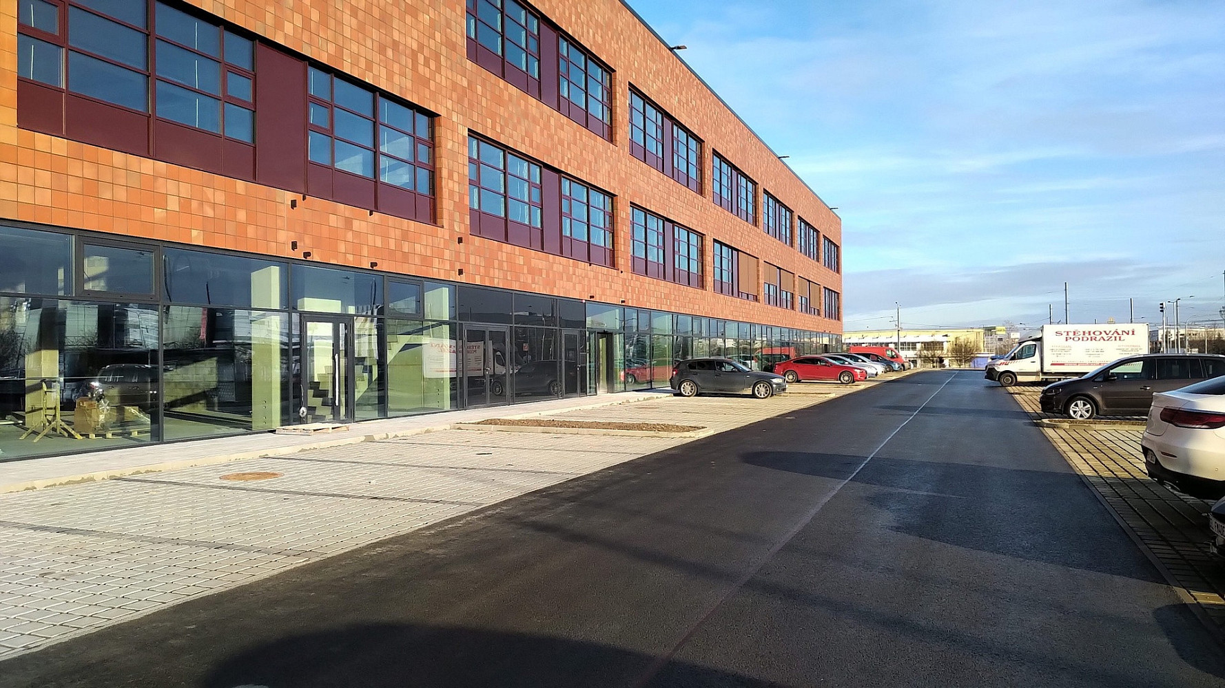 Pronájem obchodních prostor 557 m² – fotografie 2
