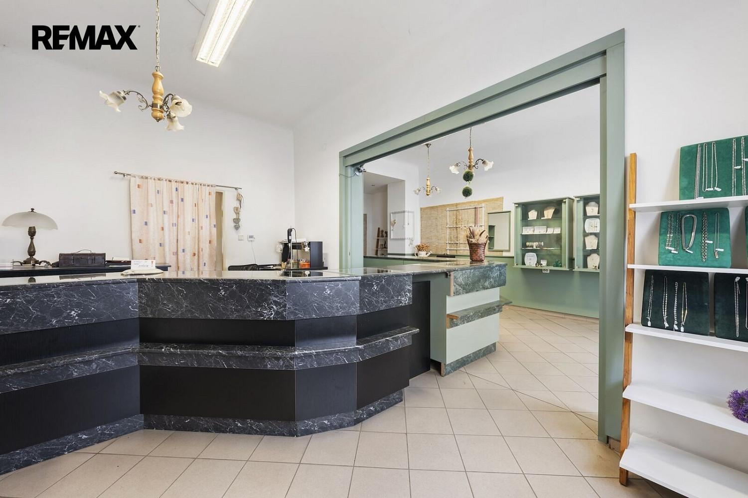 Prodej obchodních prostor 57 m² – fotografie 3