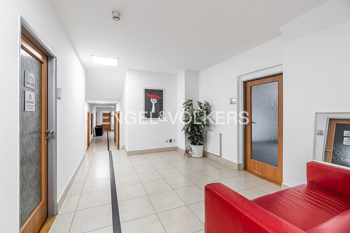 Pronájem kanceláře 57 m² – fotografie 4