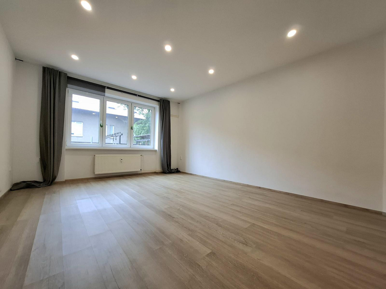 Pronájem bytu 1+1 39 m² — photo 2
