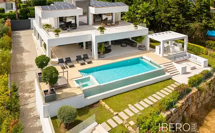Prodej domu 473 m² s pozemkem 1 085 m², Nueva Andalucía, Španělsko