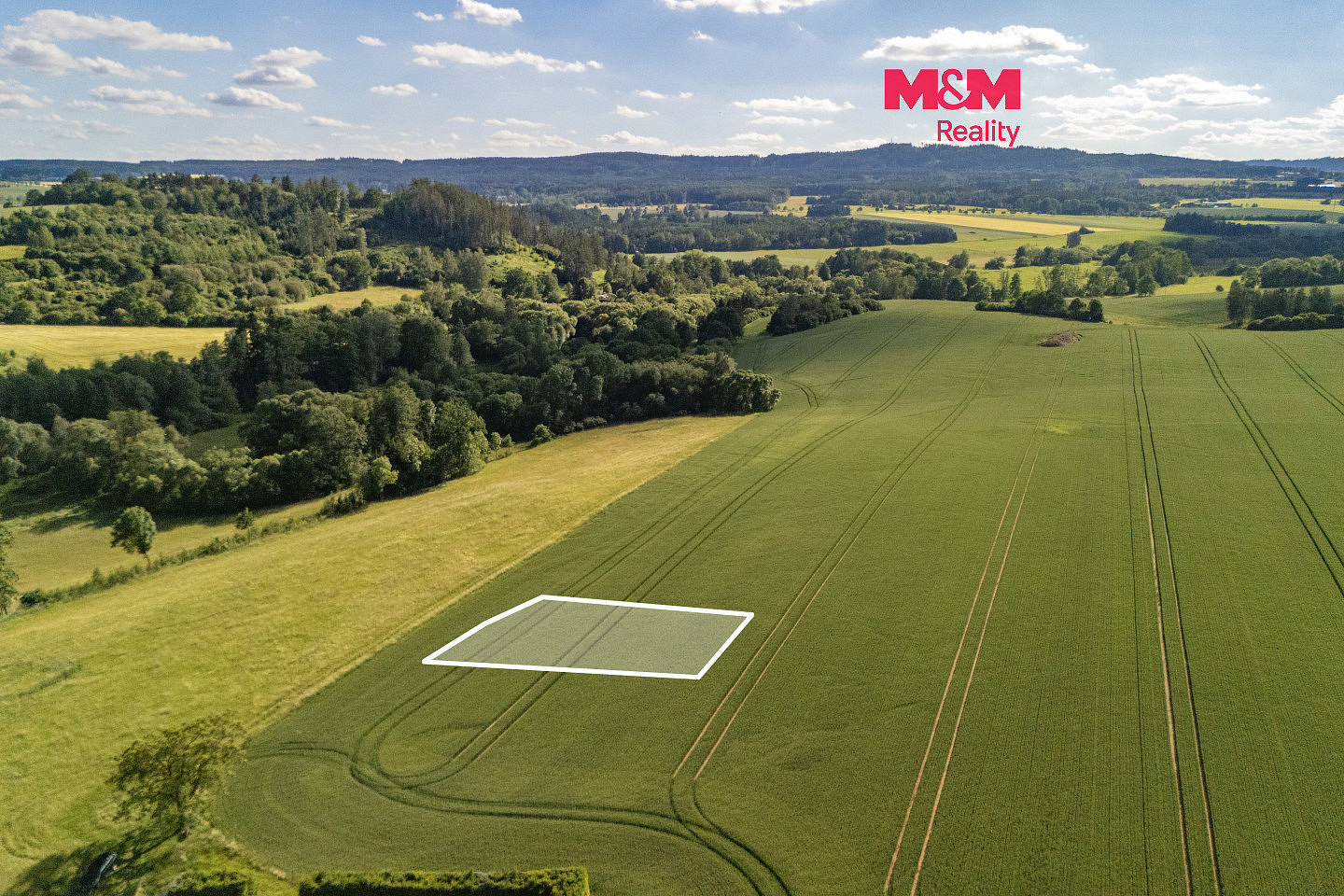 Prodej pole 1 104 m²