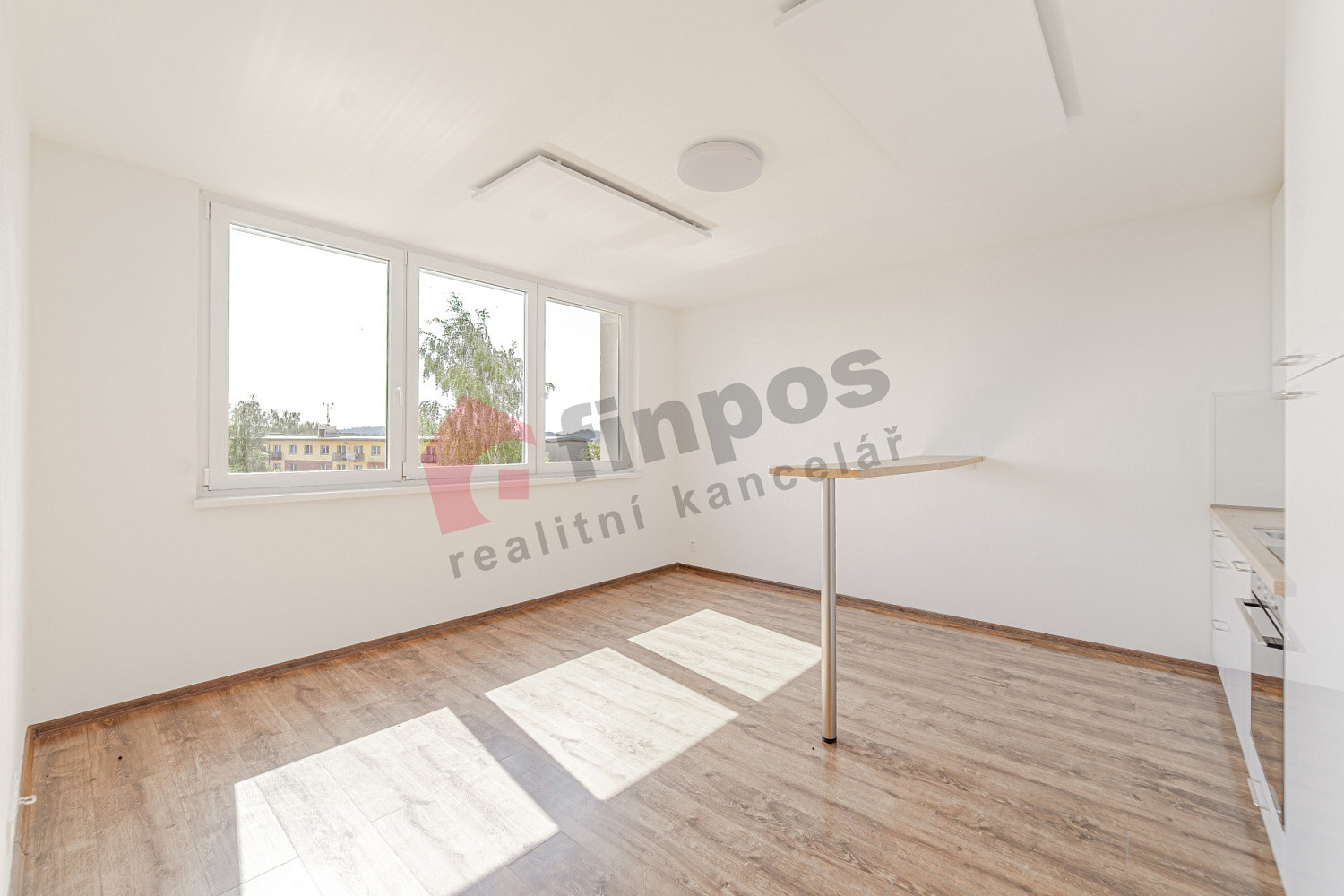 Pronájem bytu 2+kk 61 m² – fotografie 3