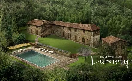 Prodej stavebního pozemku 97 000 m², Arezzo, Itálie