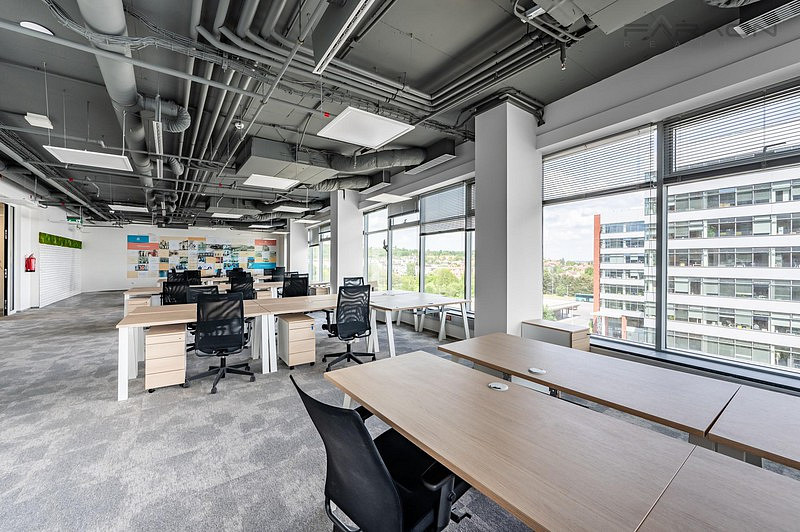 Pronájem kanceláře 173 m² – fotografie 4