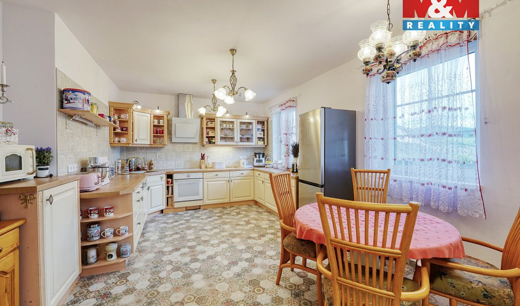 Prodej ubytovacího objektu 359 m², Strážov – náhled fotky 2