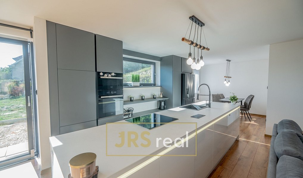 Prodej domu 240 m² s pozemkem 1 178 m², Snovídky – náhled fotky 2