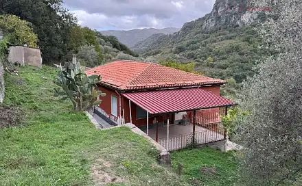 Prodej domu 130 m² s pozemkem 3 000 m², San Piero Patti, region Sicílie, Itálie