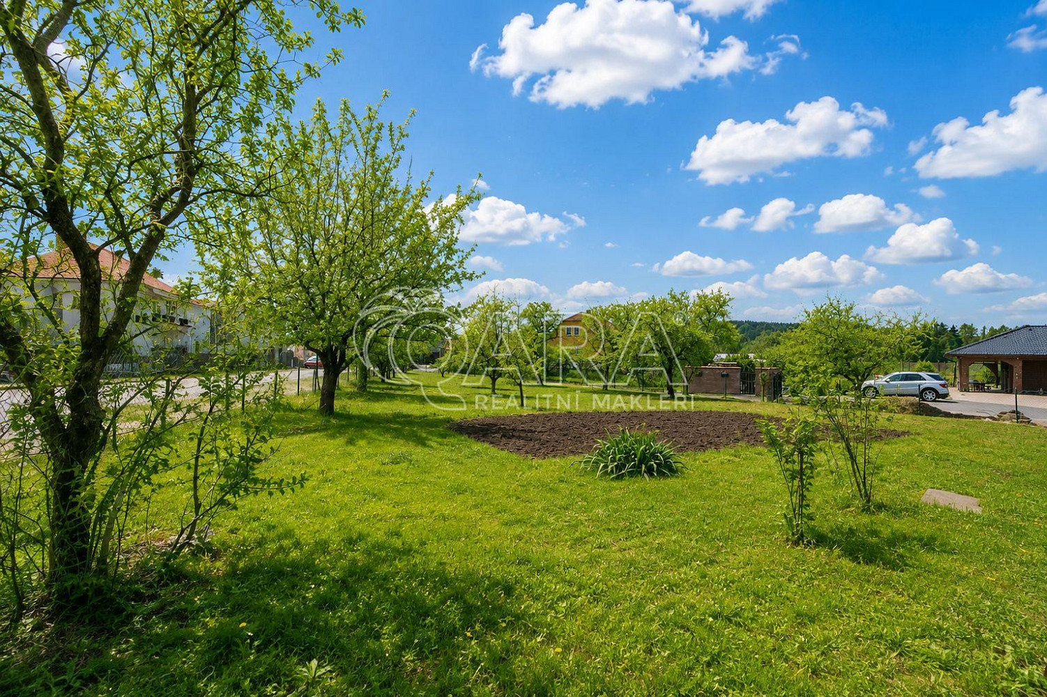 Prodej stavebního pozemku 878 m² – fotografie 3
