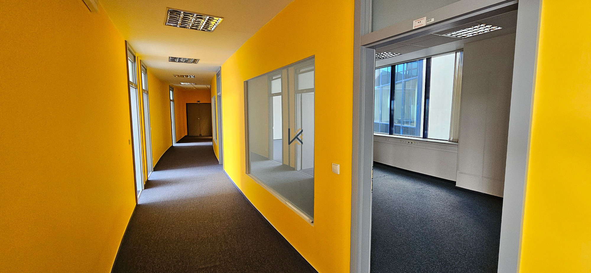 Pronájem kanceláře 555 m² – pohled 2