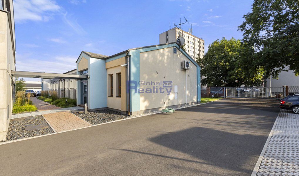 Prodej výrobních prostor 2 133 m², Hradec Králové – náhled fotky 2