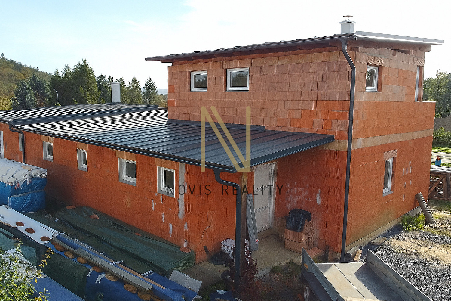 Prodej domu 200 m² s pozemkem 869 m² – fotografie 2