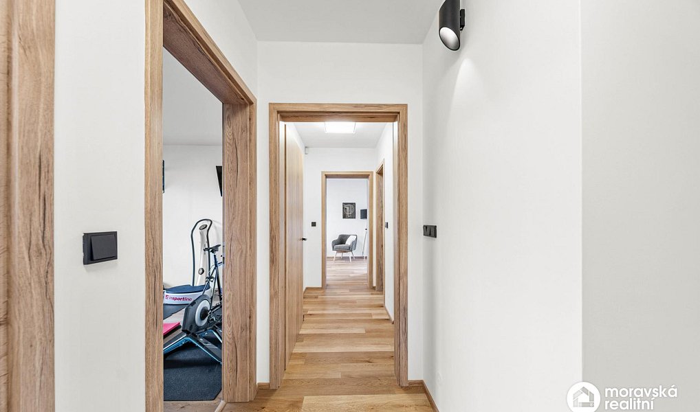 Prodej domu 199 m² s pozemkem 700 m², Hajany – náhled fotky 20