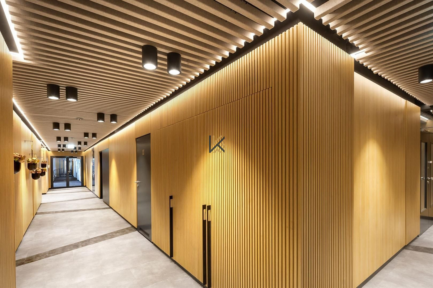 Pronájem kanceláře 387 m² – fotografie 3