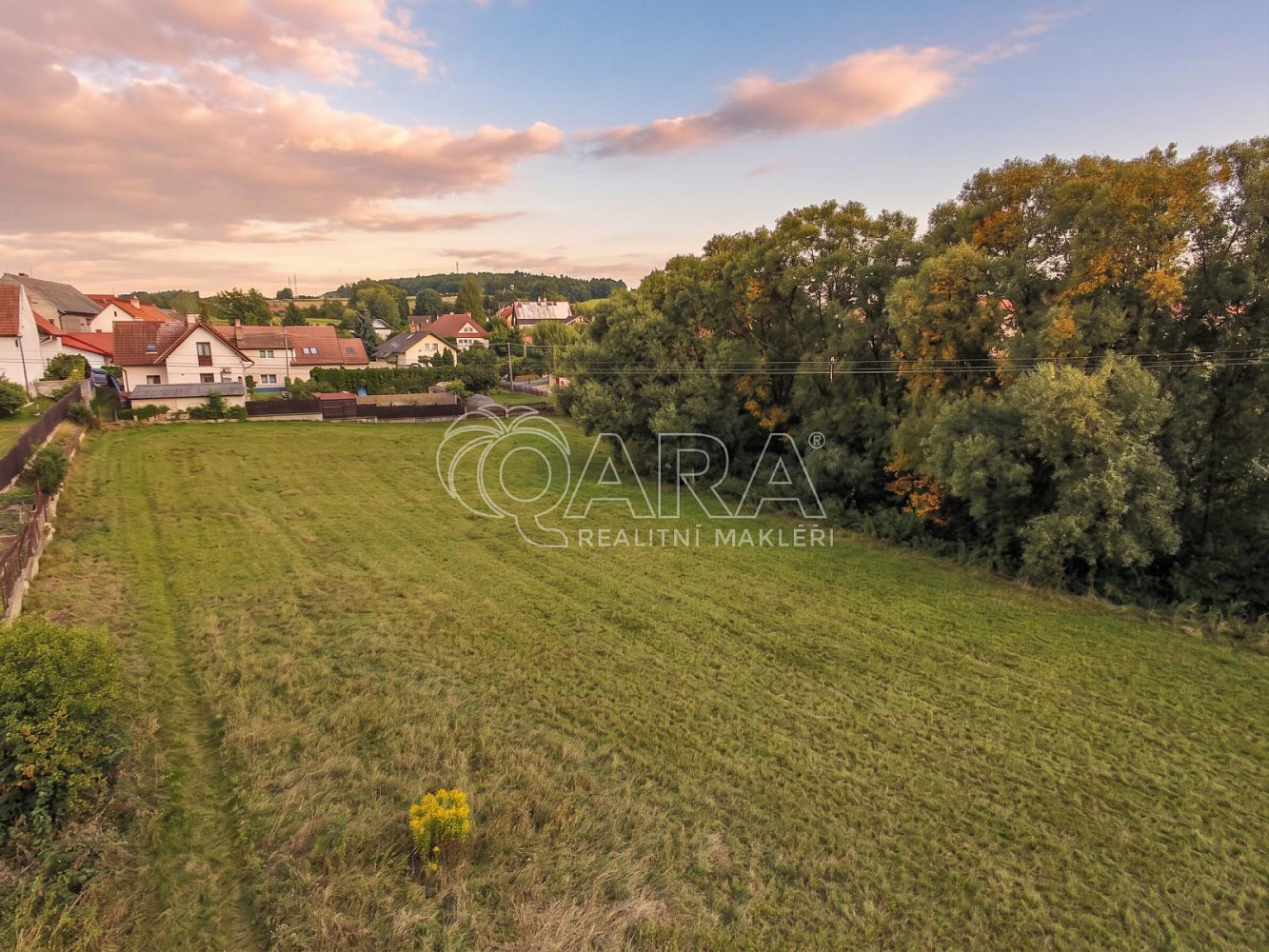 Prodej stavebního pozemku 1 555 m² – fotografie 4