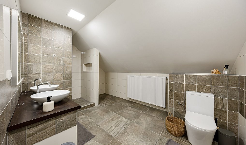 Prodej domu 206 m² s pozemkem 637 m², Staré Město – náhled fotky 17