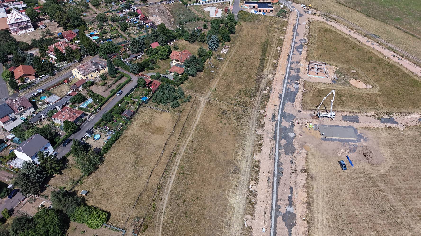 Prodej stavebního pozemku 881 m² – fotografie 2