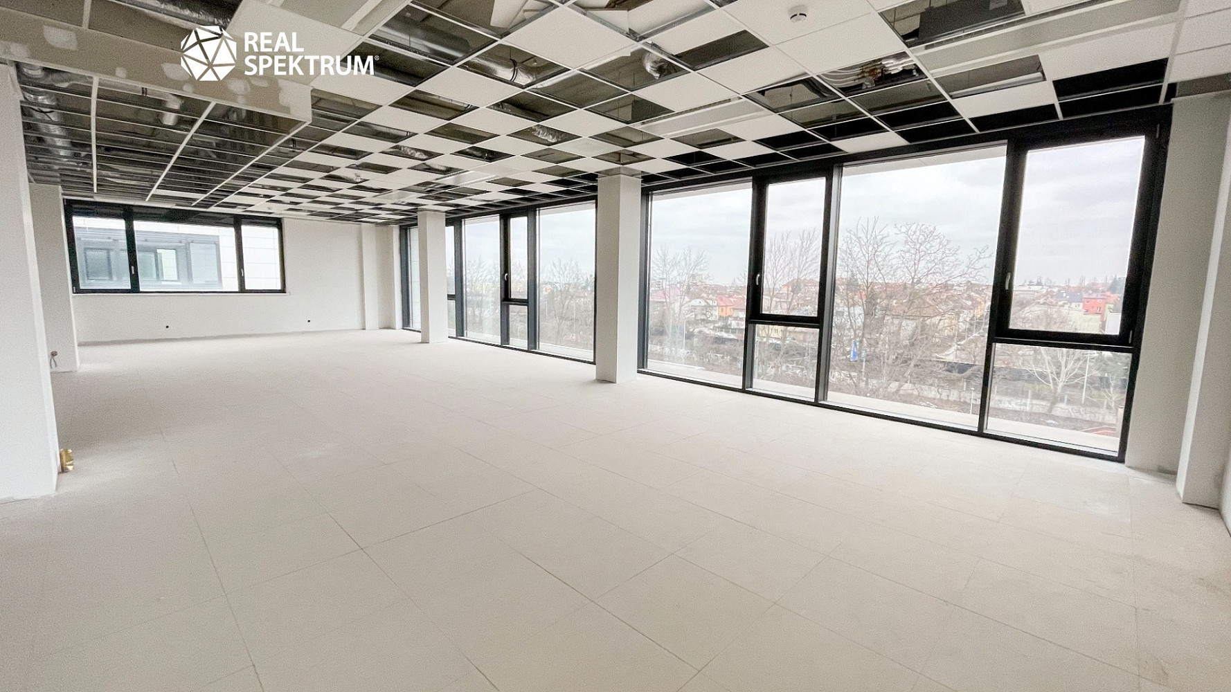 Pronájem kancelářských prostor 275 m² se sdílenou terasou, ulice Okružní, Brno – pohled 3