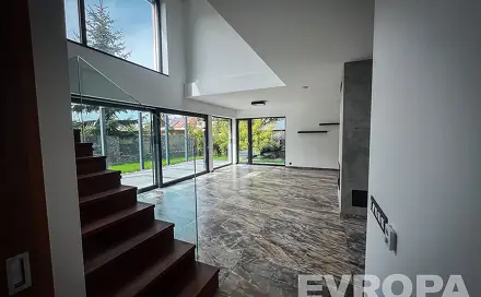 Pronájem domu 205 m² s pozemkem 485 m², Národních hrdinů, Pardubice - Pardubičky