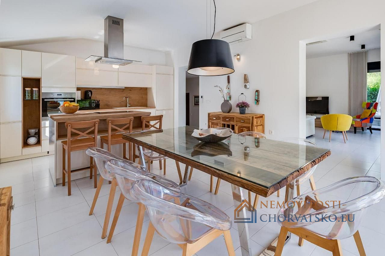 Prodej domu 172 m² s pozemkem 589 m² - Altro