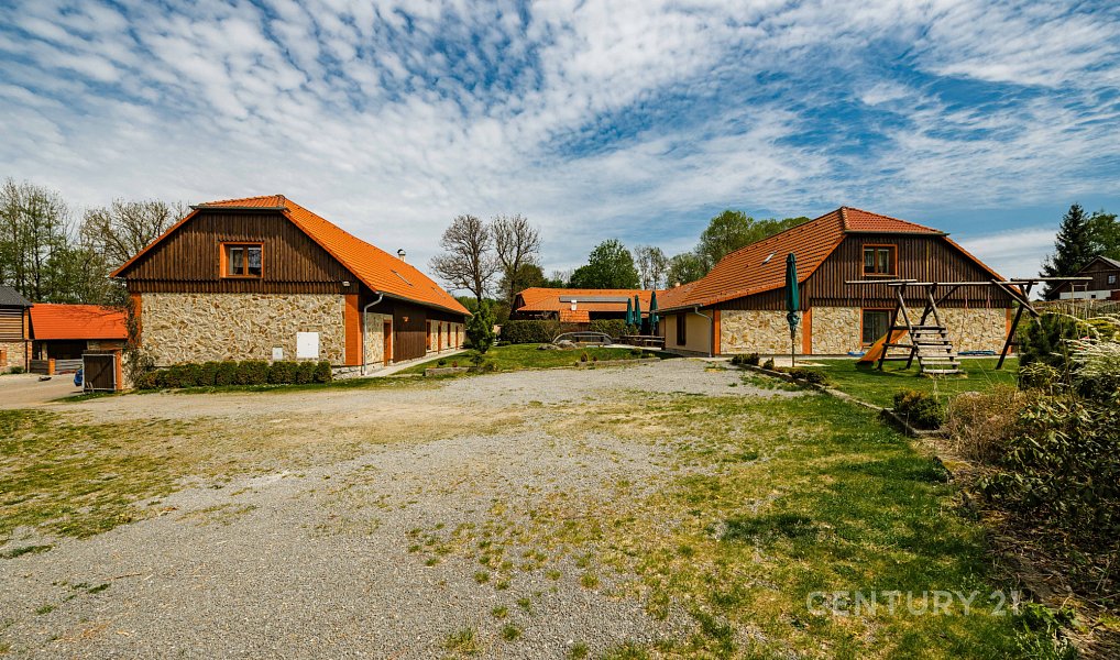 Prodej ubytovacího objektu 1 320 m², Jistebnice – náhled fotky 4