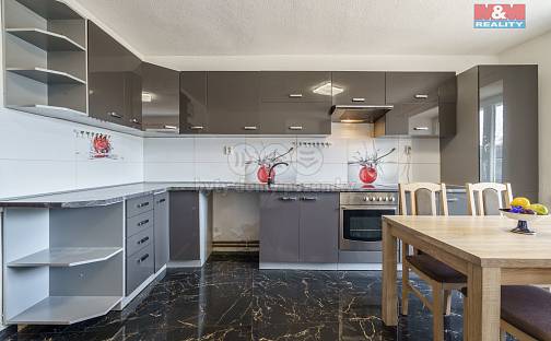 Prodej domu 200 m² s pozemkem 551 m², Očihov, okres Louny