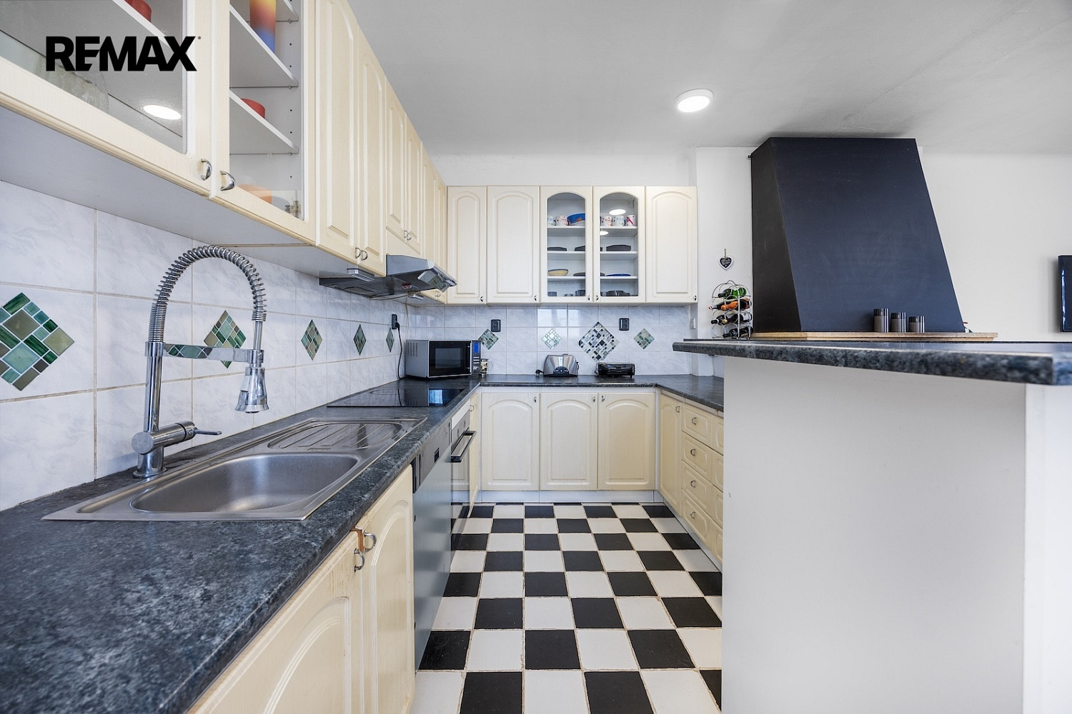 Prodej domu 246 m² s pozemkem 376 m² — photo 3