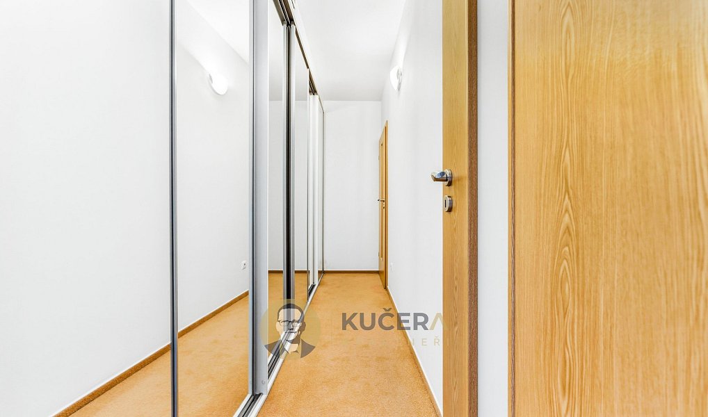 Prodej domu 488 m² s pozemkem 1 376 m², Jesenice – náhled fotky 31
