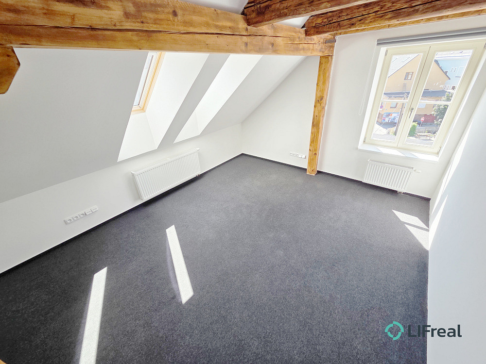 Pronájem kanceláře 194 m² - Widok 3