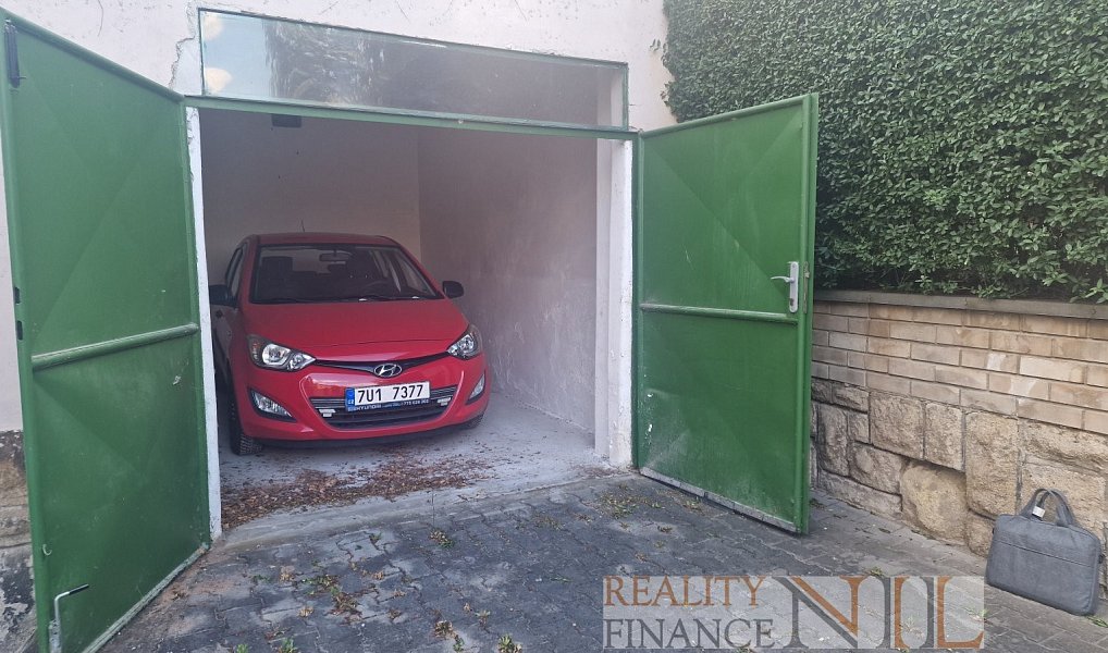 Nabízíme k prodeji pěknou prostornou garáž, Plzeň – fotka 1 z 8