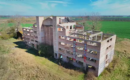 Prodej komerčního pozemku 42 524 m²