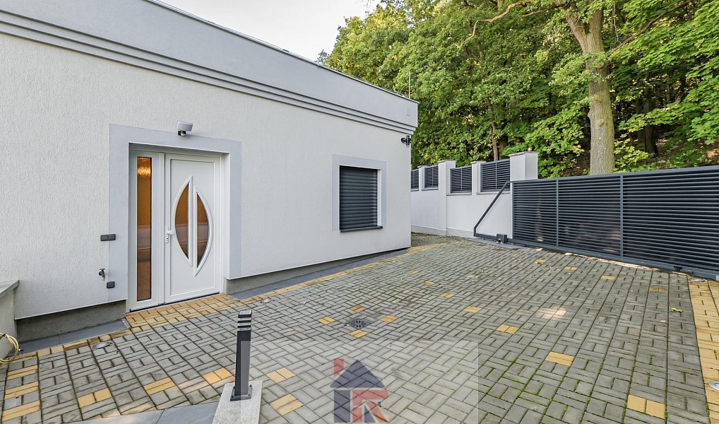 Pronájem rodinného domu, 325 m², Komořany - Praha 12, Praha
