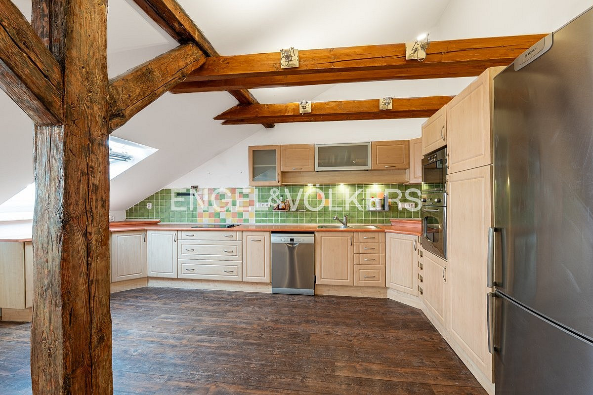 Pronájem bytu 4+kk 144 m² – fotografie 2