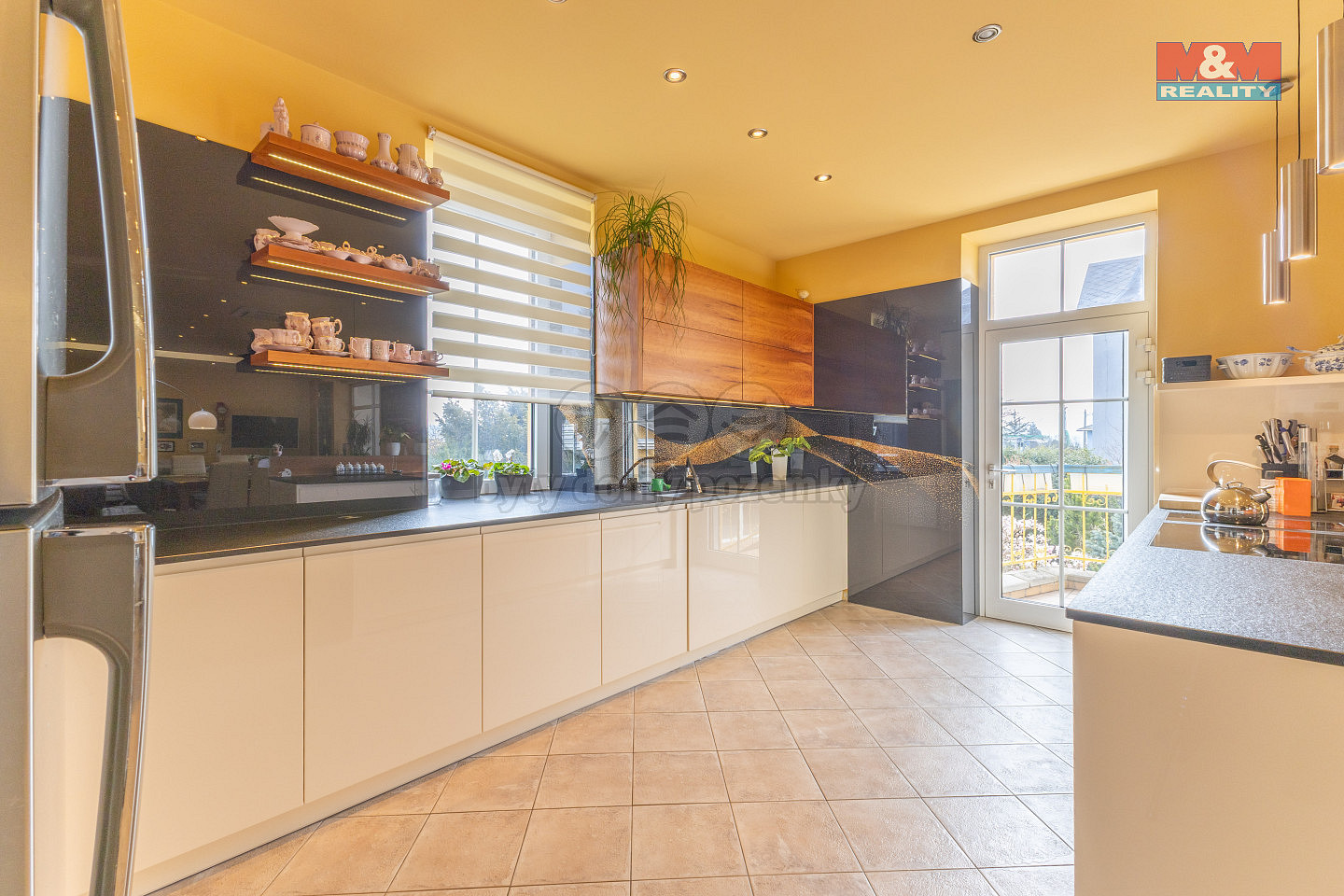 Prodej domu 300 m² s pozemkem 1 821 m² – fotografie 2