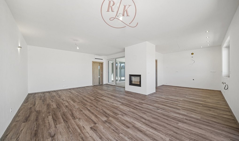 Prodej domu 170 m² s pozemkem 1 000 m², Kupařovice – náhled fotky 13