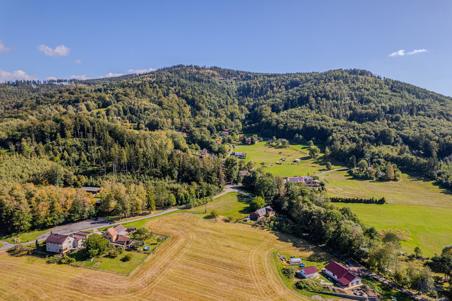 Prodej stavebního pozemku 2 695 m²