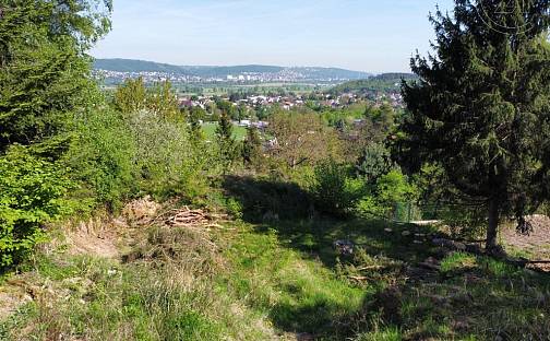 Prodej stavebního pozemku 1 275 m², Na Lhotkách, Praha 5 - Lipence, okres Praha