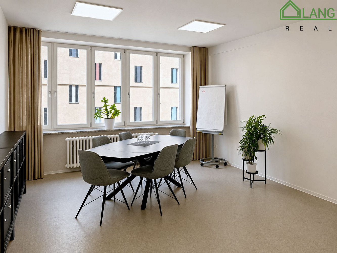 Pronájem kanceláře 380 m² – fotografie 2