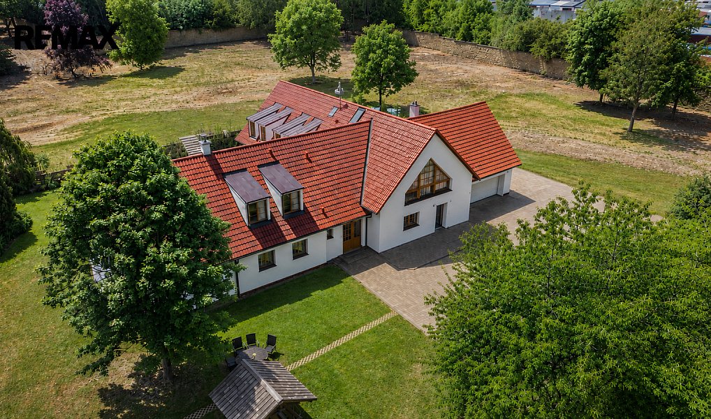 Prodej domu 1 200 m² s pozemkem 32 000 m², Cheb – náhled fotky 3