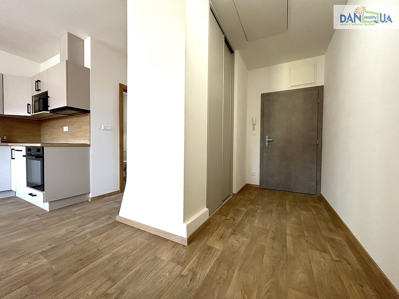 Pronájem bytu 3+kk 60 m² – fotografie 2