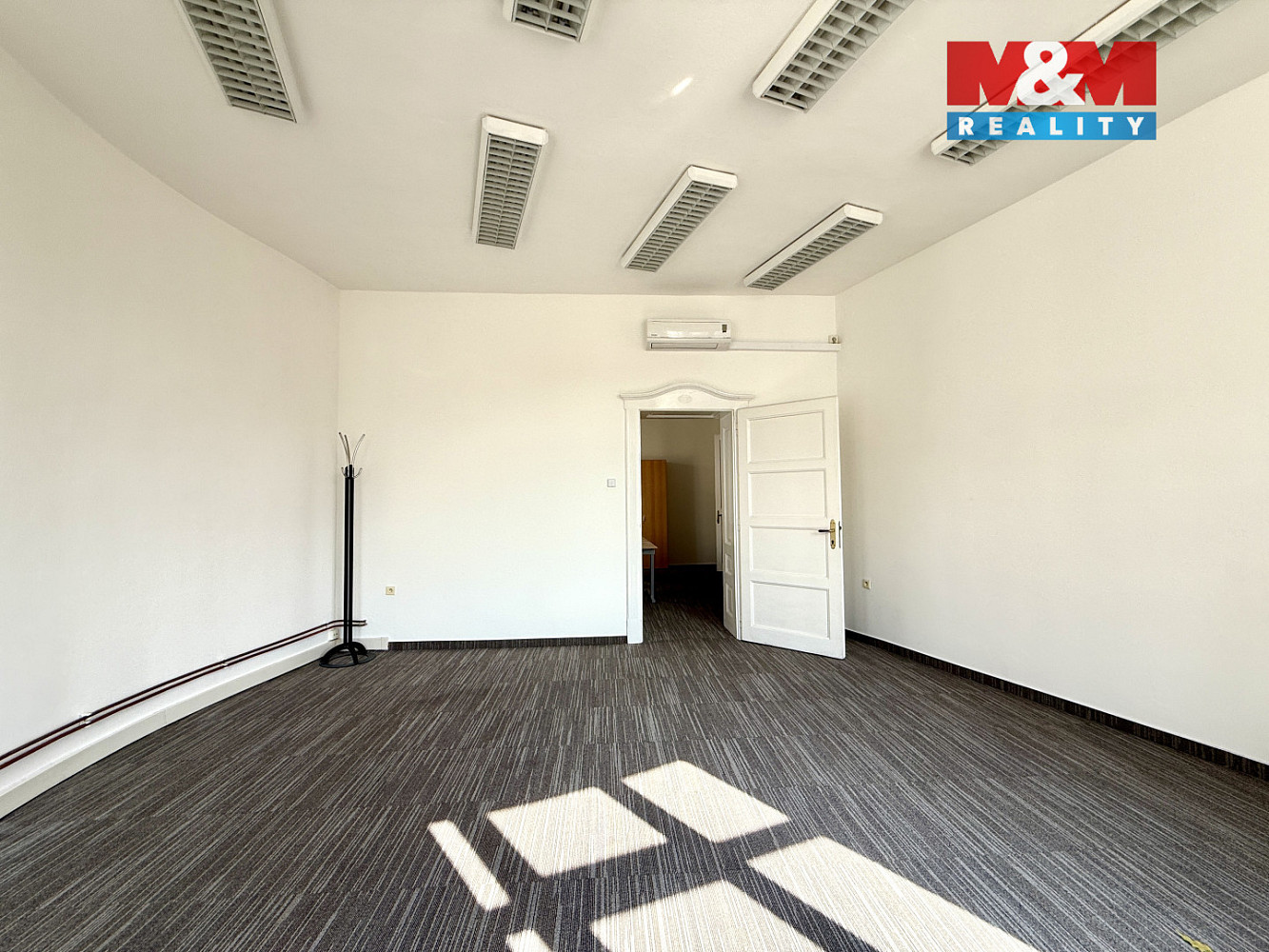 Pronájem kanceláře 188 m² — photo 4
