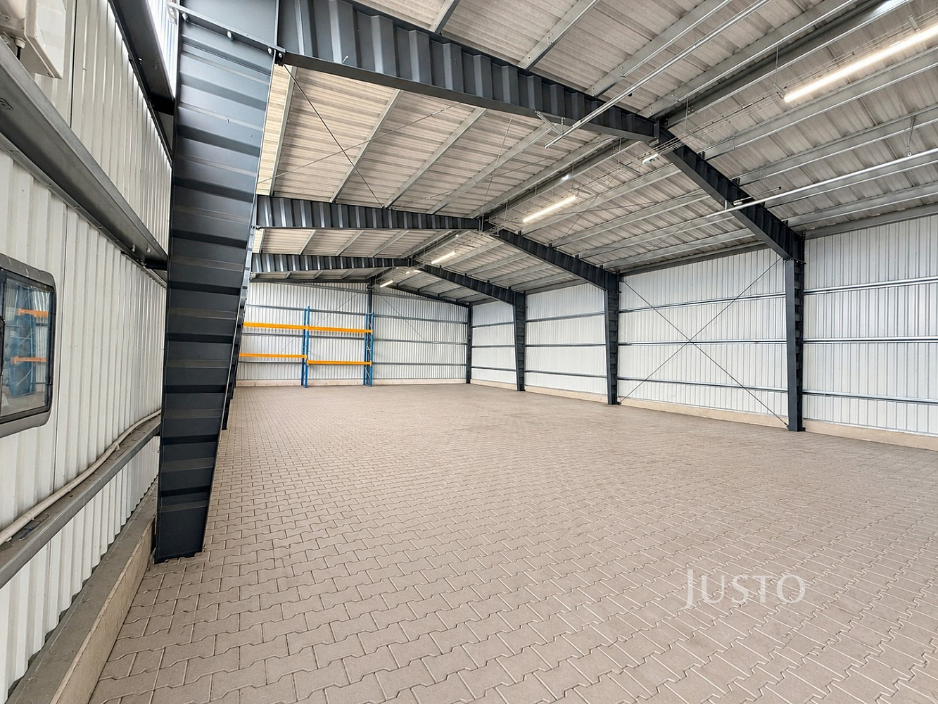 Pronájem skladovacích prostor 250 m² – fotografie 3
