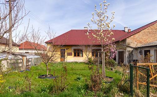 Prodej domu s pozemkem 648 m², Křemenská, Pardubice - Svítkov