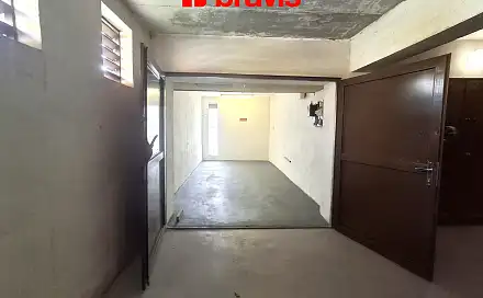 Prodej prostorné garáže 20 m2, elektřina zavedená, Brno - Vinohrady, ul. Žarošická., Žarošická, Brno - Židenice