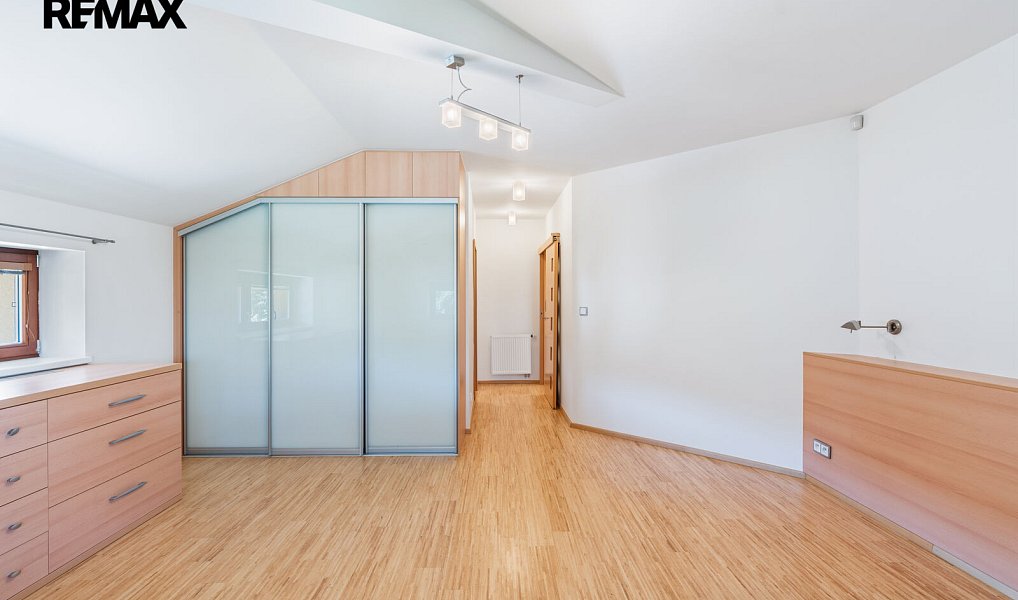 Prodej domu 241 m² s pozemkem 742 m², Praha – náhled fotky 28