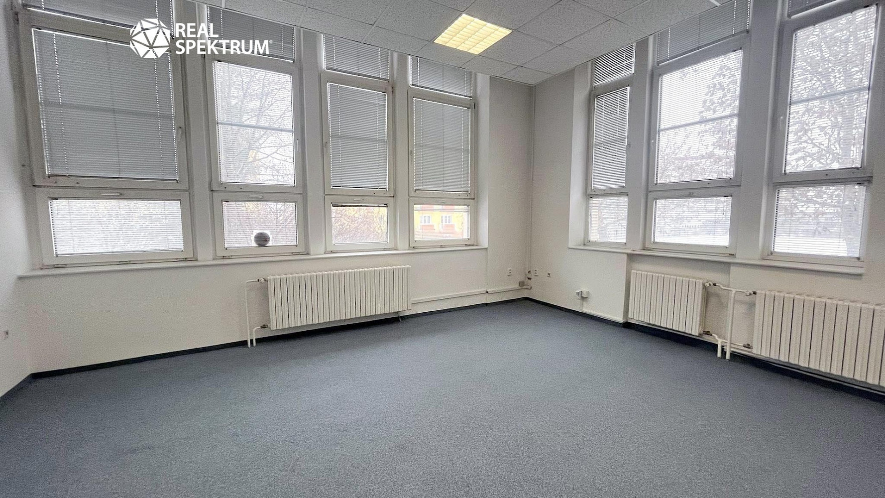 Pronájem kanceláře 1 200 m² – fotografie 2